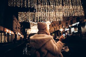 christmas-lights-on-roof